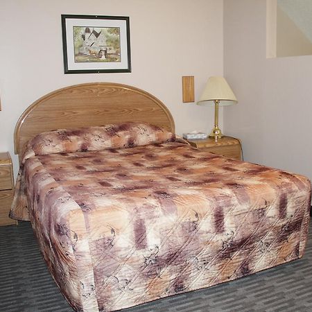 Garden Court Motel Manning Bagian luar foto