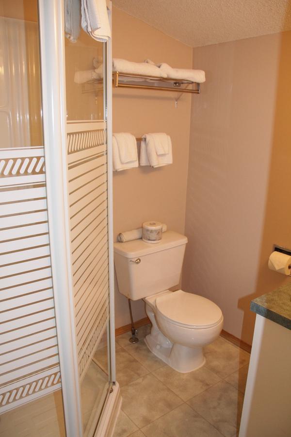 Garden Court Motel Manning Bagian luar foto