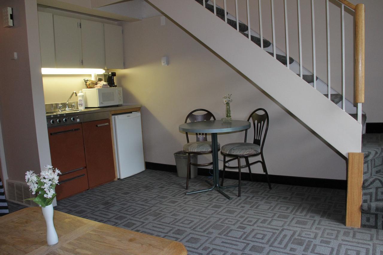 Garden Court Motel Manning Bagian luar foto