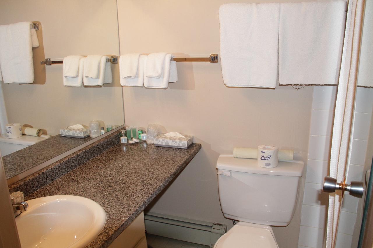Garden Court Motel Manning Bagian luar foto