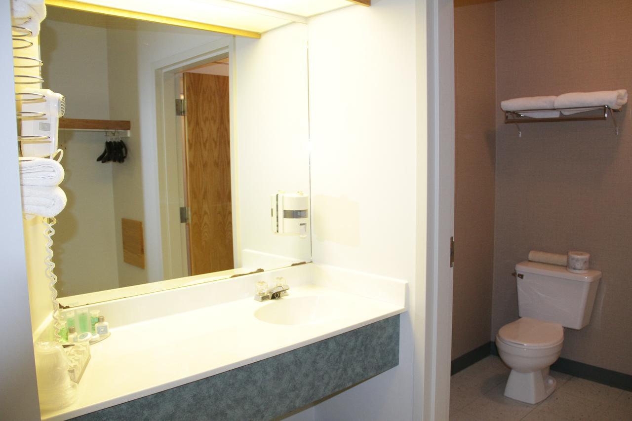 Garden Court Motel Manning Bagian luar foto