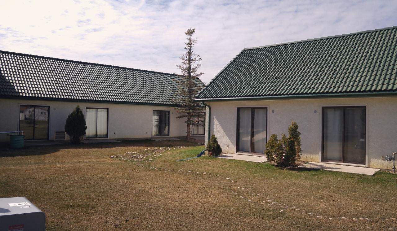 Garden Court Motel Manning Bagian luar foto