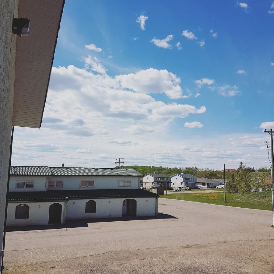 Garden Court Motel Manning Bagian luar foto