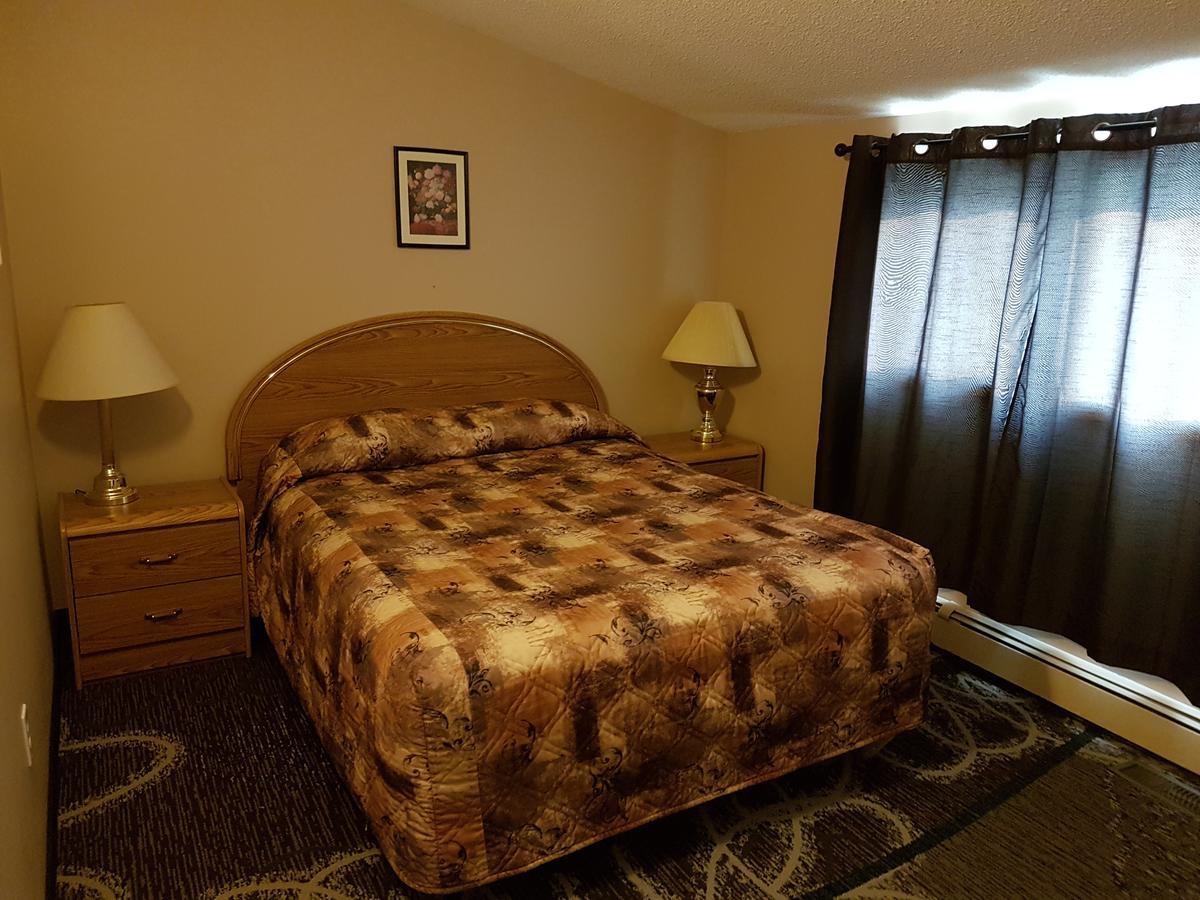 Garden Court Motel Manning Bagian luar foto