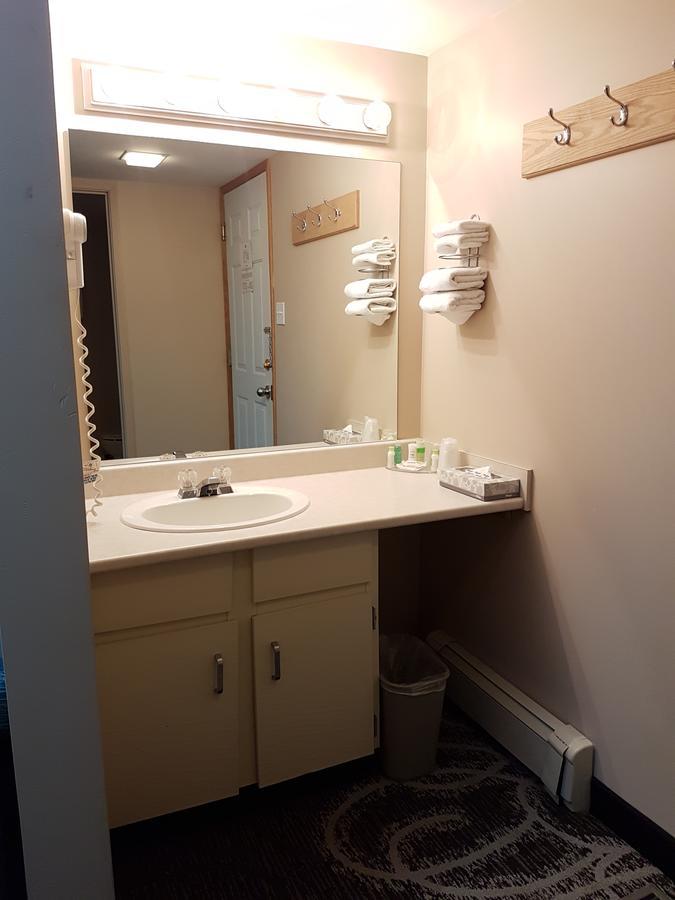 Garden Court Motel Manning Bagian luar foto