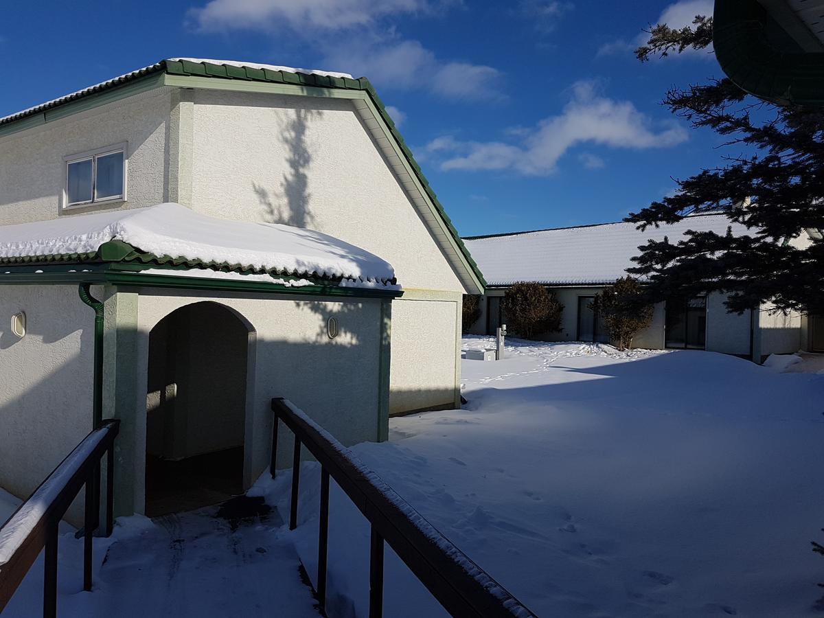 Garden Court Motel Manning Bagian luar foto