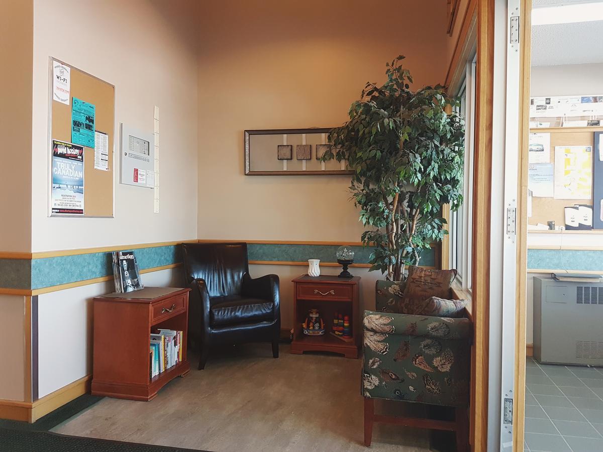 Garden Court Motel Manning Bagian luar foto