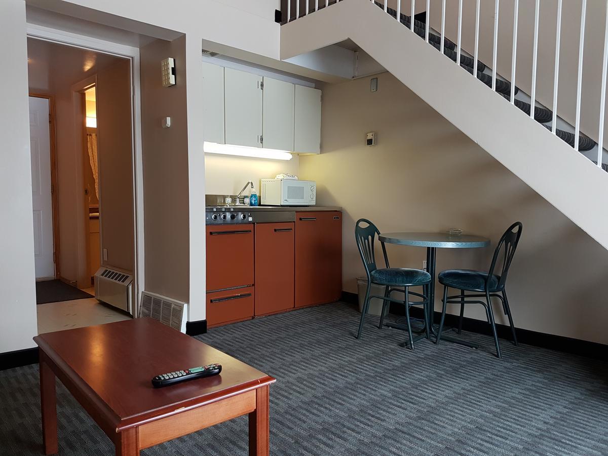Garden Court Motel Manning Bagian luar foto